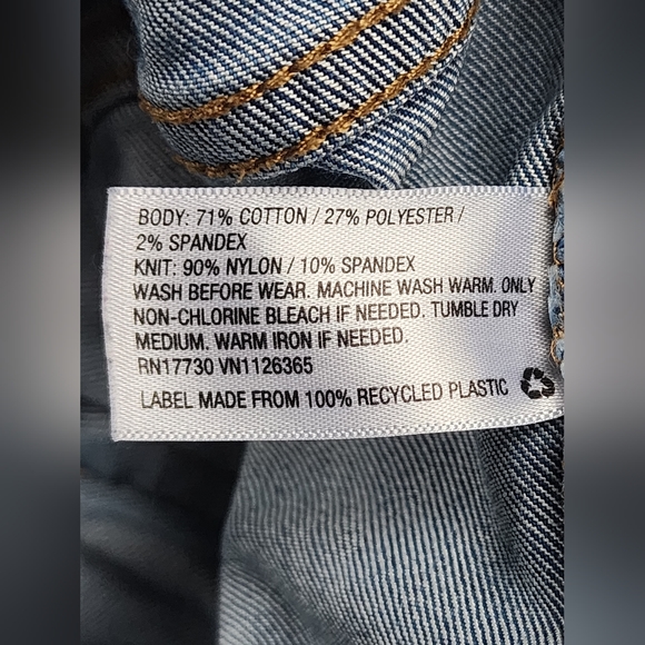 Light-Wash Stylish Maternity Jeans - Picture 5 of 10